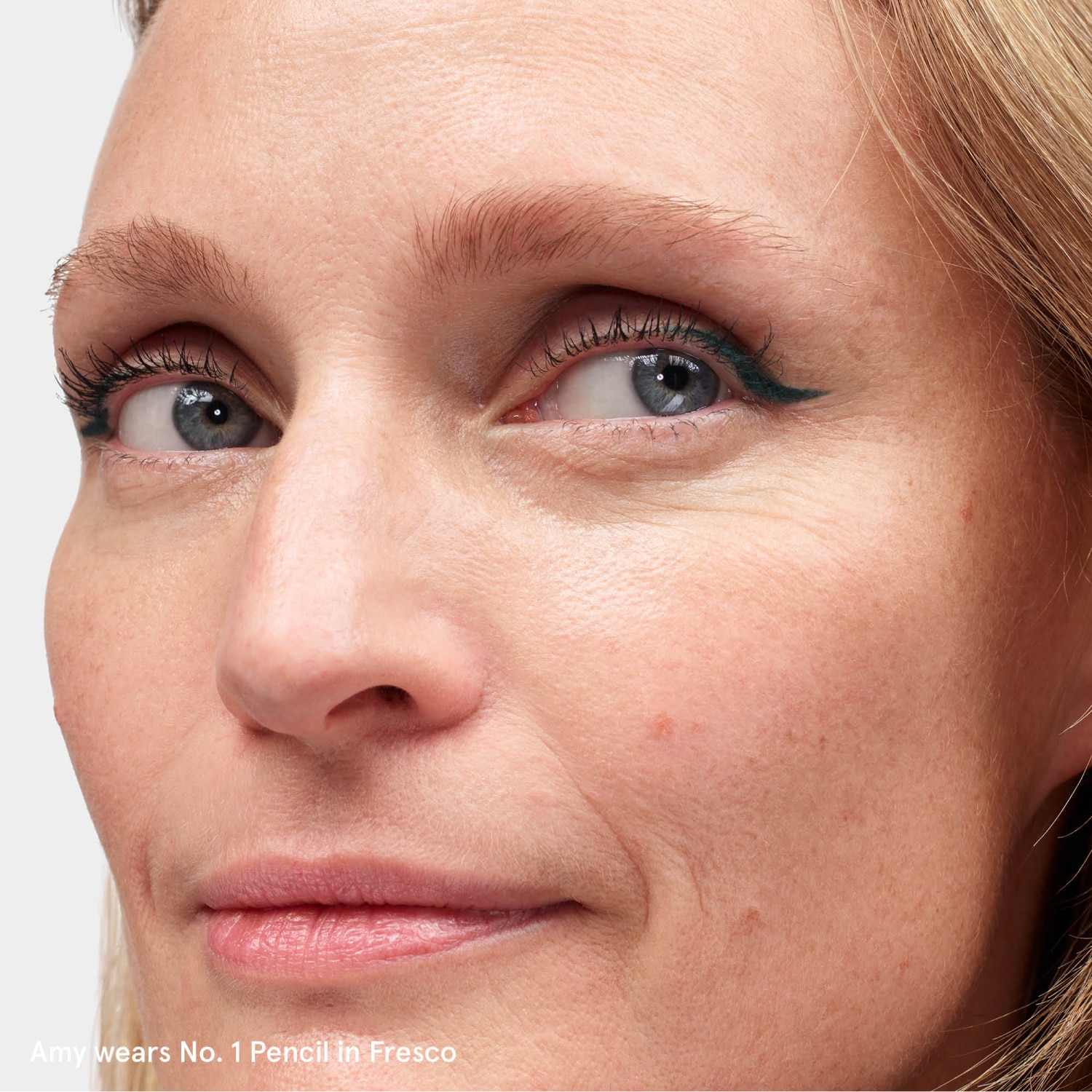 NO 1. PENCIL CREAMY LONG-WEARING EYELINER (DELINEADOR PARA OJOS DE LARGA DURACIÓN)
